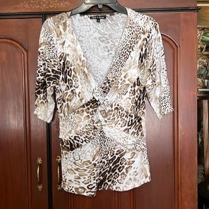 Cable & Gauge Stylish Deep V Neck Animal Print Top Size Large